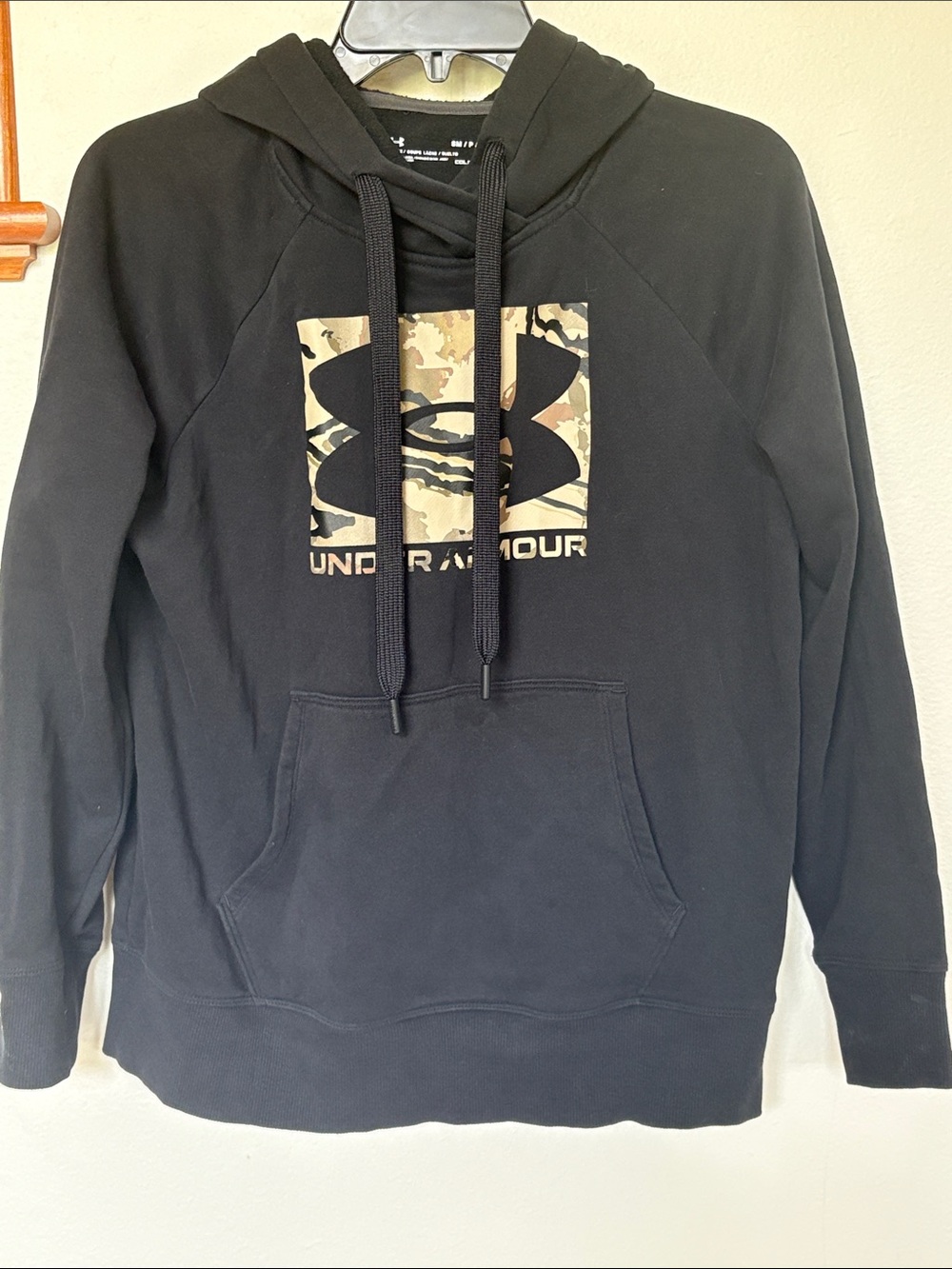 Under armour sweatshirt